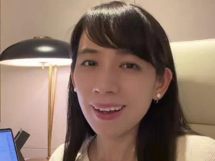 6分钟解读OpenClaw的原理和风险 过了好多天,OpenClaw 依然热度惊人。简单说,这是一个本地运行、始终在线的 AI Agent,能通过企微、飞书等渠道接收任务,在你电脑上基于 AI 调用各种工具完成工作。本质上它和 CodeBuddy、Claude Code 一样都是通用 Agent,但因为授权更大、始终在线,展现出了惊人的能力边界。问题是,这背后是用户对安全和隐私的让渡——当 AI 被给予更多信任就能做更多事时,我们该如何平衡?#OpenClaw #Clawdbot #Moltbook #AI #AIAgent