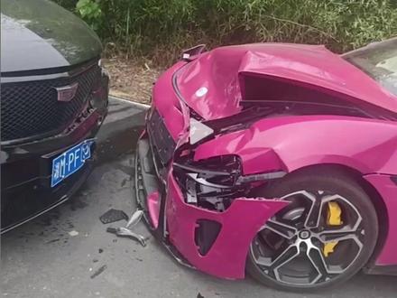 小米SU7撞凯迪拉克,硬实力打脸偏见#小米SU7安全性能 #中国制造硬实力 #小米SU7 #凯迪拉克 #小米