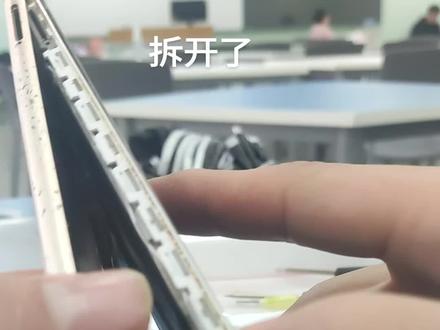 荣耀畅玩7x手机后盖终于拆开了