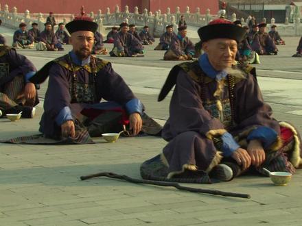 清朝官员上朝堂,为什么要在嘴里含人参?究竟是有何玄机?