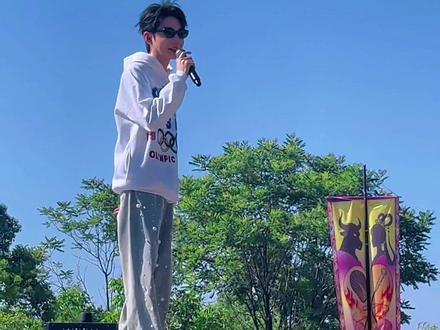 @精彩高迪 心心念念,终于线下见到本人了!真人也太帅了吧,颜值气场直接拉满,光一个彩排就已经完全被惊艳到了✨