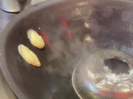 大家要的锅边馍小技巧来啦 抓住国庆假期要吃火锅的小伙伴赶快约上#国庆 #锅边馍教程 #火锅 #美食vlog