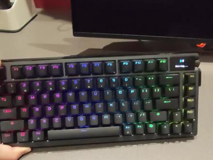 就算他再贵,在我们这里也是自由借用#rog #夜魔extreme #键盘