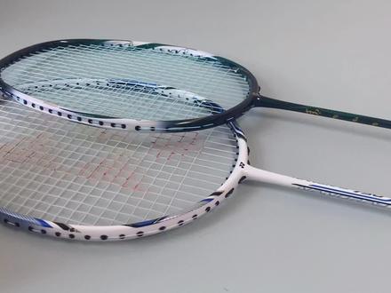霜降青蛇pro/尤尼克斯nr750-国产品牌新产品vs日产经典双打拍#羽毛球 #羽毛球拍 #霜降 #尤尼克斯 #羽毛球拍推荐