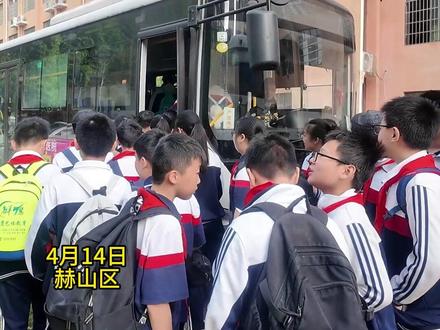 4月14日,梓山湖学校650余名师生开启清溪研学之行 让文学浸润心灵 乡土滋养成长。#益阳 #清溪村