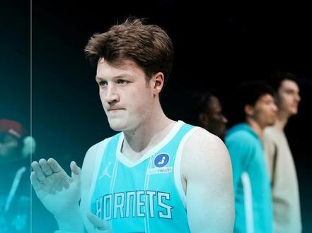 大心脏克尼普尔!34分7记三分对飙弗拉格,关键抢断+绝杀罚球,带队险胜独行侠!#克里普尔 #独行侠VS黄蜂 #克尼普尔34分4篮板3助攻