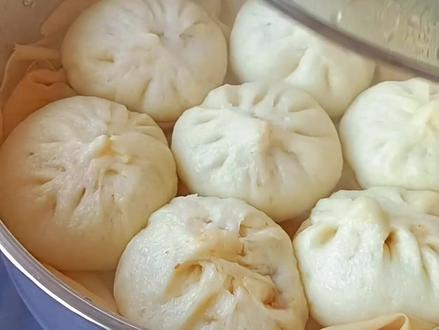 答应小伙伴们自发粉做包子教程来喽,不用发面只需加水,简单又快速,学会再也不用出去迈了#肉#包子#肉包子做法#自发粉#美食教程 @抖音小助手