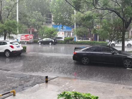 中国人表达情感的方式,一喜欢谁就想给谁买点好吃的。