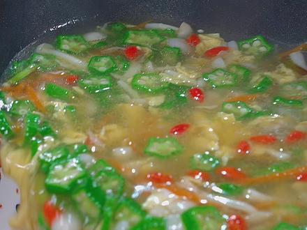 秋葵烧汤鲜美好喝丝滑又营养#做法简单又营养 #大人小孩都爱吃 #汤鲜味美