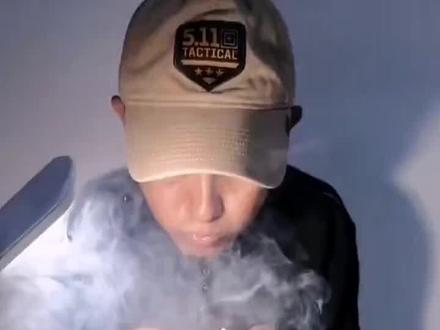 今天和大家分享一个前几天拍的视频,火镰取火
