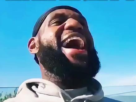 欢乐喜剧人!赛前仪式,还得看老詹!#湖人#詹姆斯#湖人赛前仪式