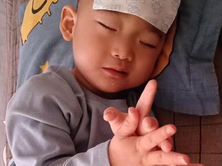 我什么都不求,只求你平安健康#快点好起来 #肠套叠 #宝宝呕吐