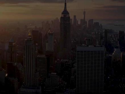 《复联5》终极伏笔揭幕!《终局之战》重映版确认新增片尾彩蛋! 2026年,一场蓄谋多年的“终局回声”即将轰响全球影院——罗素兄弟亲证,《复仇者联盟4:终局之战》将于9月25日以全新重制版重磅回归,而这一次,片尾捶打声不再只是致敬,而是撕裂多元宇宙的第一道钟声。
据内部线索拼图:此次重映将嵌入从未公开的片段,直接衔接2026年圣诞档《复联5:毁灭之日》。更惊人的是,漫威疑似借重映“修补”影史最大逻辑争议——美国队长穿越之谜,可能正是引爆多元宇宙危机的导火索。而那片尾长达两年的沉默彩蛋,或将首次揭示:锻造声尽头浮现的,竟是毁灭博士的面具。
此前,《雷霆特工队》《神奇四侠》彩蛋已由罗素兄弟秘密拍摄,逐渐串联成跨越8年的叙事伏线。而一切线索都指向那个让粉丝战栗的理论:“终局之战”从未结束,它只是杜姆王朝的序章。
随着《阿凡达:火与烬》贴片预告倒计时、韩国评级机构预告片泄露,漫威史上最宏大的连环布局正缓缓浮出水面。如果重映彩蛋真的敲响杜姆的铁砧,那么小罗伯特·唐尼的回归,将不再是英雄的归来,而是传奇的反转。
这一次,请务必坐到字幕最后一秒——因为2019年那个“没有彩蛋的终局”,将在2026年,变成一切毁灭的开始。#复仇者联盟5 #小罗伯特唐尼 #复仇者联盟4 #罗素兄弟 #漫威英雄