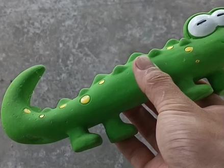 叫唧唧玩具,我与你势不两立!#杰克罗素梗 #发声玩具