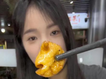 在衡阳吃一顿小炒,涨见识了,田鸡叫麻拐,山药叫怀生。还碰上寿星过生日🎂#抖音美食推荐官 #家常菜 #地方特色小吃 #一人食#湘菜