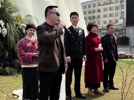 就是这个男人,这个让我欢喜让我忧的男人,在女儿婚礼上的讲话让我重新对他产生了爱情#敬爱情亲情友情#公安县男装#创作者中心 #爸爸在女儿婚礼上的讲话 #公安县公牛世家服装店