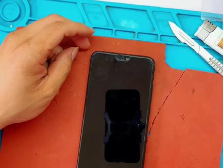 华为荣耀8x屏幕更换教程 喜欢动手的小伙伴可以尝试一下哦,省好多哦你懂得#上热门 #修手机 #志强手机维修 #技术分享 #我要上热门 #创作灵感 @DOU+小助手