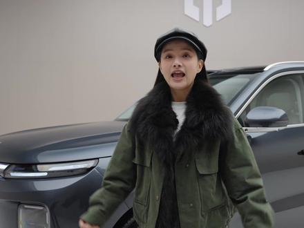 零跑D19:挑战自我的全尺寸SUV 吹风价25-30万的零跑D19配置高成这样了?光是一个增程版80度电池,就让人叹为观止!#零跑D19 #零跑汽车 #零跑 #汽车测评 @抖音汽车