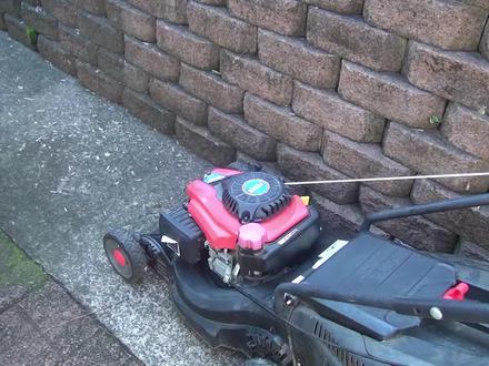 再正常不过的日常保养,发生“小失误”,汽油漏了 #割草机 #小型发动机 #维修保养