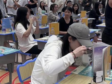 终于找到适合我的比赛了 就是咸菜寡淡了点#偷吃大赛 #宁波偷吃大赛 #宁波环球银泰城