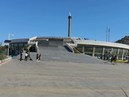 甘德尔山,顶上有成吉思汗雕像