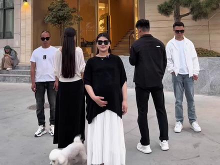 九点见姐妹们!来波模仿!龙浩天走步舞~我们这个团队可还行?#龙浩天走步舞 #团队 #上才艺