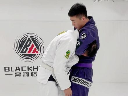 最后一步需要旋转发力来终结对方#巴西柔术 @DOU+小助手