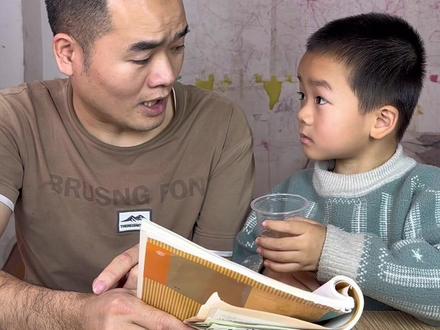 怎么还整大哥干杯了呢 #父子俩日常互动#亲子时光 #抖音创作灵感上热门