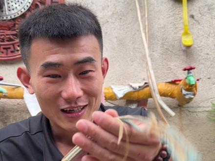 真正的雷击木手把件,太牛了。我就问还有谁???#手艺人制作过程 #传统文化手工制作 #雷击木 #雷击木手串 #雷击木手把件