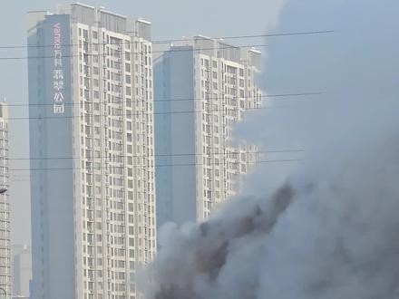 坐标奥体中路和花园东路交叉口#暖气管爆了 #泉城济南