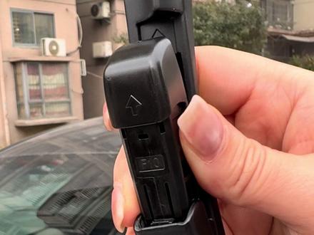 忍你很久了!今天终于对小鹏雨刮下手了,顺便给大家出一个更换教程,赶紧收藏!#每天一个用车知识 #雨刮器 #小鹏汽车