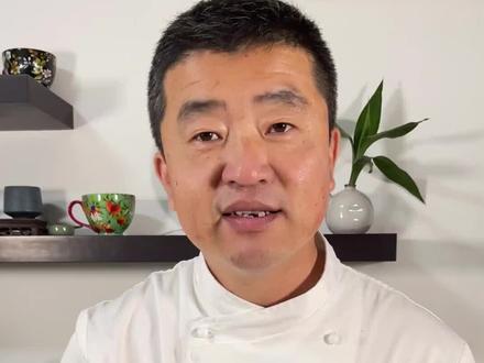 红烧狮子头,好吃的秘诀就是加入老油条,一个苏北奶奶教我的,味道果然不一样!#红烧狮子头 #抖音美食创作人