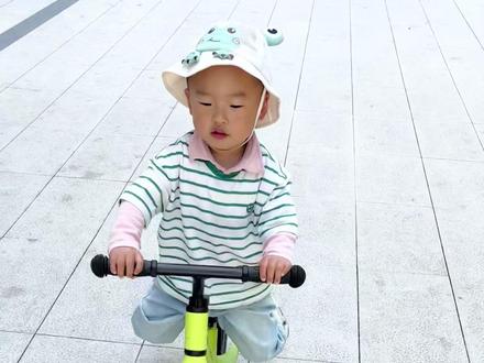 勇敢的人先享受世界🤟#幼崽成长记 #平衡车 #酷奇