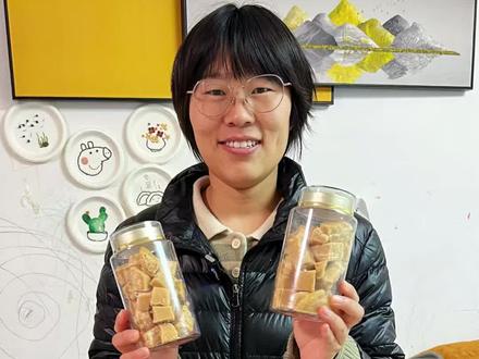 用自己做的红糖交换美好 昨天到四川粉丝寄的腊肉和香肠,今天进行回礼,把18斤甘蔗熬成红糖,一起看看出了多少克?#交换美好#自制红糖#记录美好生活