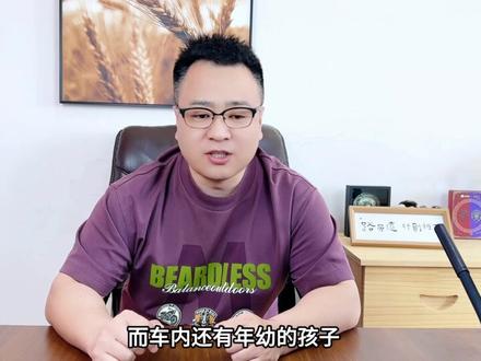女子错把油门当刹车,一脚直接开进河里,车内还有一个年幼的孩子