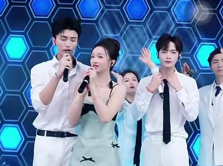 #昊翰星城合伙人 #孟一辰星城小唱将 #蜜桃🍑星城#江子杨星城 妈耶!满屏大长腿……#创作者扶持计划