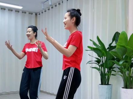 广场舞《当》慢动作分解演示零基础学舞蹈更好学一步一步分解演示#零基础学舞蹈 #慢动作口令分解 #抖音广场舞