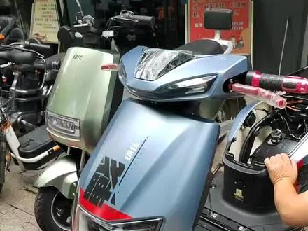 绿佳超性能电动车,J18,前轮反扣大盘碟刹,后碟刹,一键启动,智能解锁,坐桶智能开锁,气囊减震,配72V36AH超威石墨烯电池,酷B了!续航120公里!