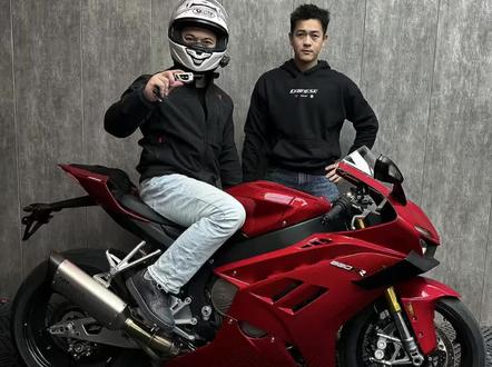 #张雪820rr #张雪机车 #摩托车 #跑山 敬畏速度,敬畏规则