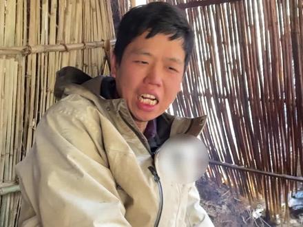 张家界七星山荒野求生挑战赛
“张老六”自爆自身伤势很严重
进入决赛体重下降 老婆会担心
“奖金肯定没那么重要 身体最重要”#七星山杯 #张老六 #荒野求生