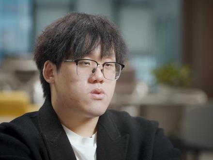 热爱,能让一个人的能量释放到多大?
因为热爱,00后创业者李佑铭集结志同道合的伙伴,打造出“悦览”浏览器;因为责任,他持续分享技术心得,让千万次点击激起青年开发者的共鸣。
鸿蒙新世界的版图,需要更多年轻的手臂去挥毫。
极客集结,码向未来!#华为 #鸿蒙 #鸿蒙极客