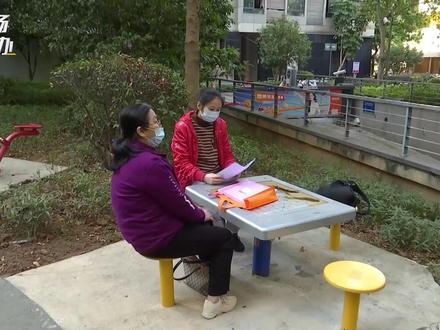 #现场 丨 怀孕本应是件喜事,但对于福州的张女士来说,却成了一场维权纠纷的开始。今年5月,身为福州市晋安区鼓山镇社区工作人员的她发现自己怀孕了。然而,就在一个月后,与她签有三年劳动合同的福州市晋安区劳务派遣服务有限公司,却以合同到期为由,在未支付任何经济赔偿的情况下,终止了与她的劳动关系。孕期遭遇“被离职”,张女士的合法权益该如何保障?#孕期被辞退 #福州 #媒体精选计划
记者:陈遒
审核:邱燕 陈蕾 黄坚