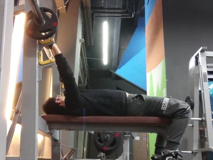 健身之后为什么会流鼻血?#健身 #自律 #运动 #每天坚持一点点 #日常训练