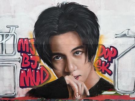 没抢到老薛门票的都过来打卡 #薛之谦 #薛之谦演唱会 #薛之谦万兽之王 #涂鸦 #谦友 在家里应援@薛之谦