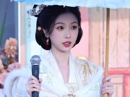 #虞书欣 来粉丝应援现场,这简直就是内娱双向奔赴的天花板#云初令 #应援 #小石榴 #云初