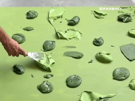 这画法太败家,但却让人看的上瘾! 澳大利亚艺术家维尔纳·布朗科斯特((Werner Bronkhorst),以厚重如奶油般的颜料铺陈画面,在堆叠的色块中塑造出山海、雪原与草地等自然空间。微小的人物被安置其中,像是生活的注脚,在宏大的肌理里悄然展开日常叙事。
#艺术无解 #艺术在抖音 #绘画 #创意 #视觉震撼