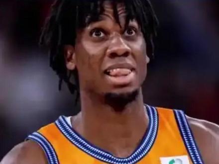 正式退出,曝大白边缺席剩余比赛?名记官宣原因,谁注意上海回应