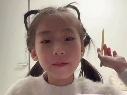 成为绘画博主第二十天:今天画粉丝留言的幸运草,我终于来更新了哈哈#成为绘画博主 #小学生画画 #画画使我快乐
