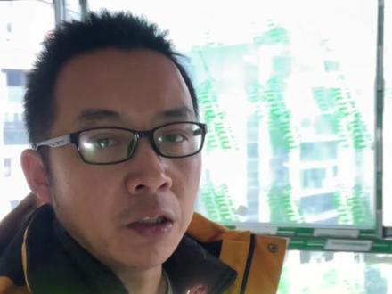 有些阳台长度比较长,不妨用墙体隔开。窗户怎么设计比较美观。#封阳台装推拉窗 #桂林封窗 #施工现场实拍 #断桥铝门窗