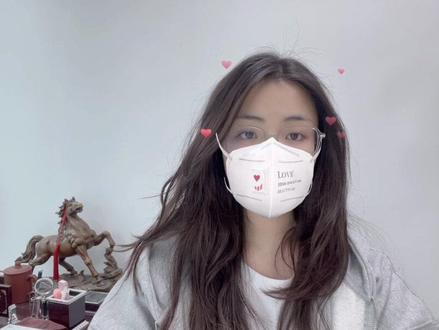 什么是离岸账户
离岸zh就是在香港或者国外地区开设的yhzh,受中国大陆管制较小,对于这个问题很多外贸人应该都明白,因离岸zh受到的限制较少,资金自由度较高,汇款速度便捷,对于外贸商来说,离岸zh是进行全球外贸收款、结汇最常用的方式,也是外贸商最喜欢的方式。 国人最常开的离岸账户 对于大陆的企业来说,开立离岸zh一般都会选择去香港开立,因香港没有wh管制措施,所以在外贸收款这方面的业务来说,具备很大优势。 不过现在随着网络的便捷性,很多外贸人不想在舟车劳顿去香港,所以也有很多外贸人也会选择美国CBizh、泛付等等。 开设了离岸zhKH就要正确使用,从17年开始离岸zh经常会出现被封的事件,多数外贸人的zh虽然成功的开了,但是因操作不当被封停那边成了悲剧,不仅会影响到公司业务,还造成了资金不必要的浪费。下面将从几个问题简单切入,帮助外贸商家们进一步了解离岸账zh本质,降低离岸zh被封停的概率。 1、确保交易背景真实性。随着监管政策的加强,任何没有资金合法来源证明的跨境交易都会受到严格处查,外贸商要确保自己的外贸交易拥有真实的交易背景,交易频率相对稳定,并且最好拥有国内关联的实体公司。如果是有大额wh资金交易,需要提前向yh作出说明。 2、避免与敏感、高风险国家进行交易。来自这些敏感或高风险地区的付款都有很大可能被yh进行拦截、核查。 3、尽量减少个人交易。外贸商家在进行跨境交易时,尽量采取公对公付款,减少来自个人zh的汇款,避免对离岸zh的稳定性造成影响。 4、保持账户活跃度。外贸商家最好在离岸zh内保存一定量的金额,并保持一定的活跃度,长期不活跃的zh,容易被yh注销。 5、积极配合yh调查。外贸商家在收到yh调查表时,要积极配合,并按要求及时提供真实、完整的相应资料,对于不配合的客户,yh将直接关闭账户。 #进出口贸易